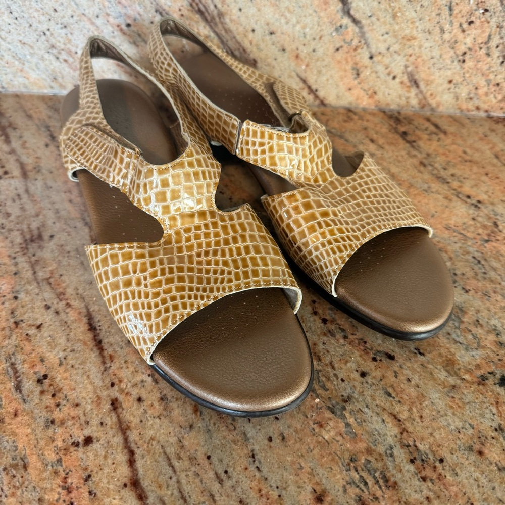 SAS Size 10.5S - 10.5 Slim Narrow Women’s Sandals